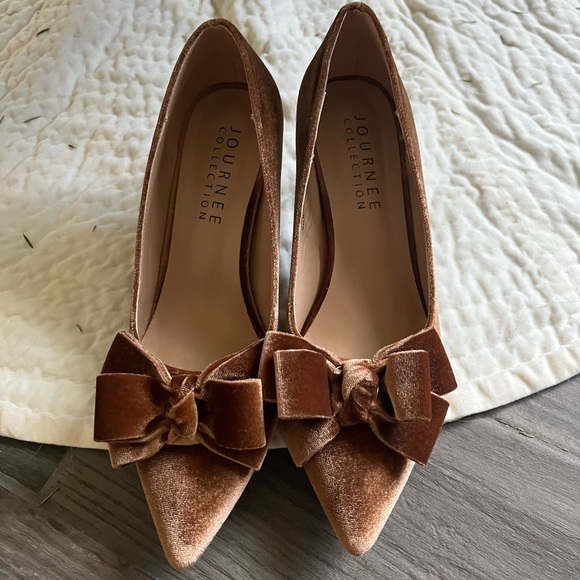 Journee Brown Velvet heels Size 9 - Picture 1 of 2